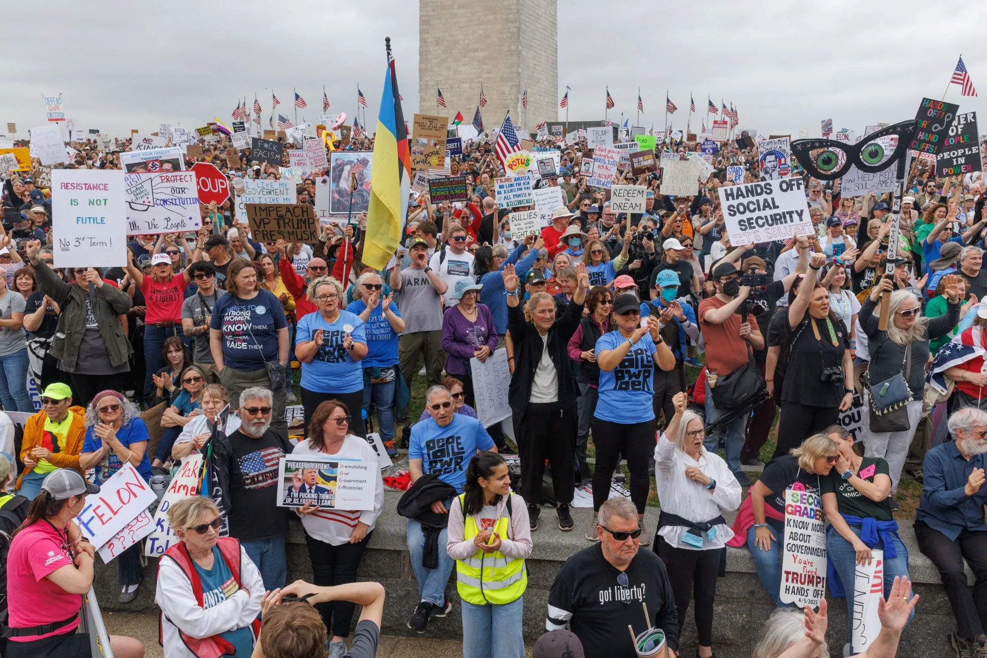 «Руки геть»: по всій Америці прокотилася хвиля протестів проти Трампа і Маска